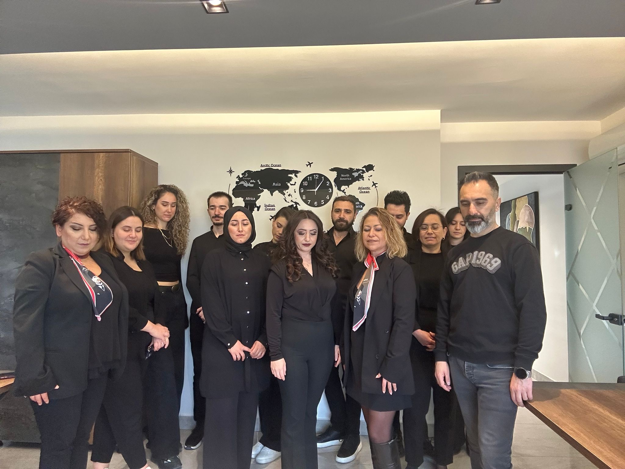 Minnetle, Saygıyla ve Işığının İzinde